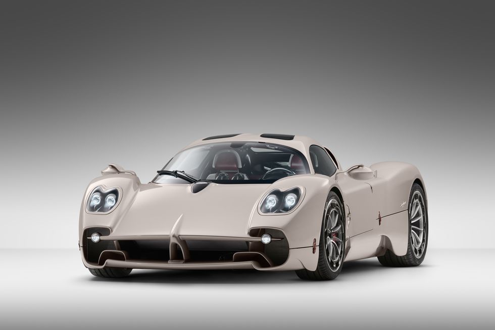 Купе pagani utopia 2023 года с двигателем v-12 мощностью 852 л.с.