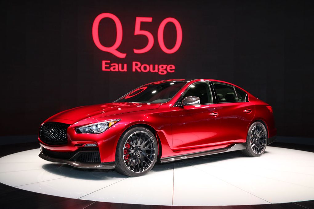 Infiniti Q50 Eau Rouge натхненний Формулою 1