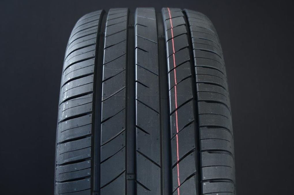 Порівняння літньої гуми Bridgestone Turanza 6 та Kumho Ecsta HS52