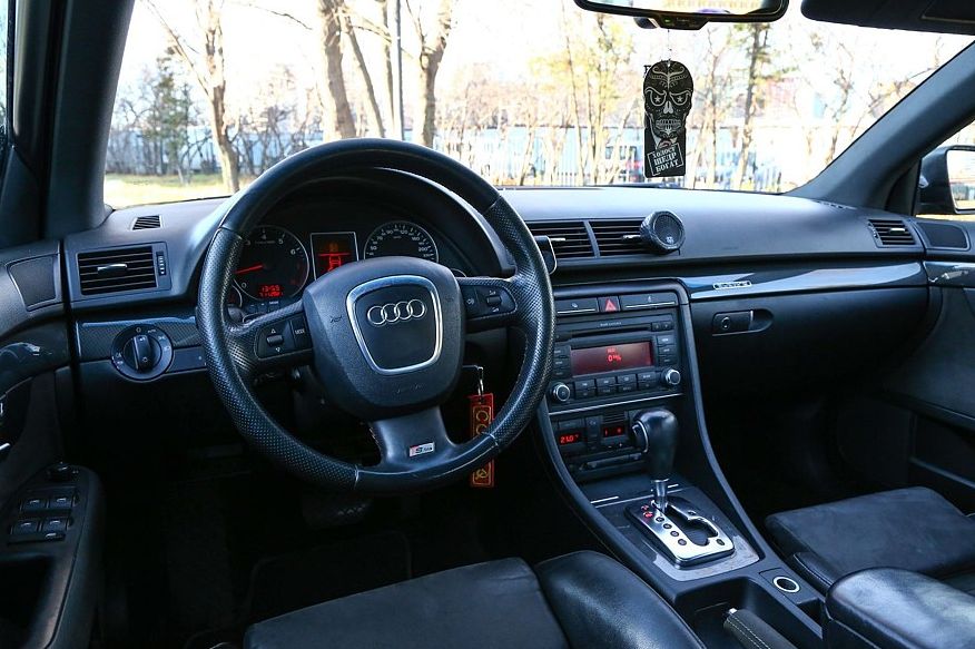 Audi A4 III з пробігом: секретна іржа на днищі, невбиваний салон і примхливі світлодіоди