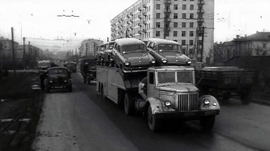 Автовози, звичайні й не дуже: як і на чому перевозили автомобілі в СРСР