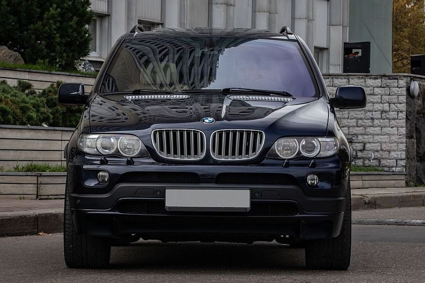 BMW X5 I з пробігом: небезпечний тюнінг, вода в салоні та гірлянда піктограм несправностей