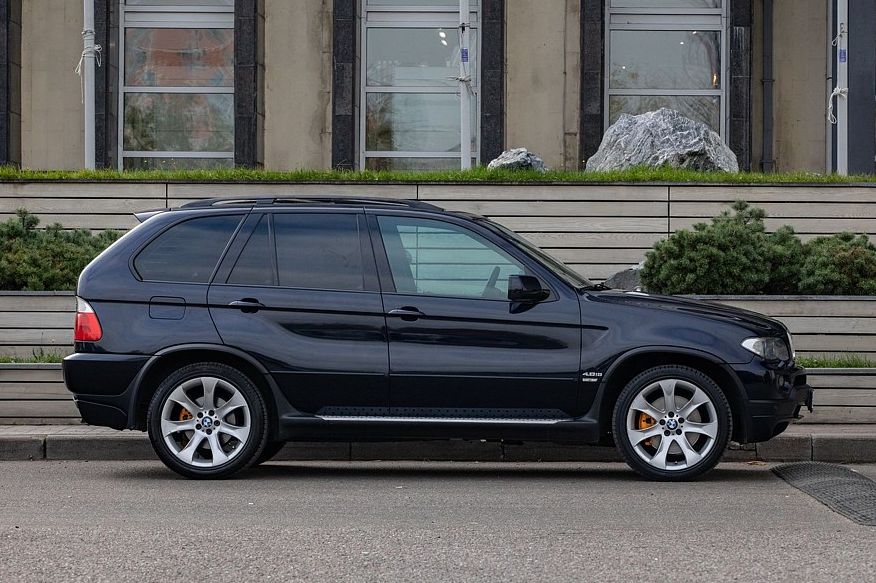 BMW X5 I з пробігом: небезпечний тюнінг, вода в салоні та гірлянда піктограм несправностей