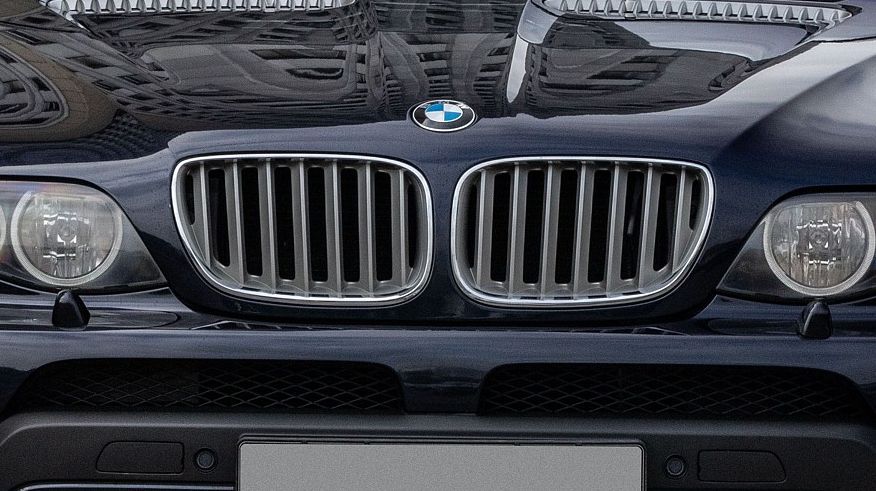 BMW X5 I з пробігом: небезпечний тюнінг, вода в салоні та гірлянда піктограм несправностей