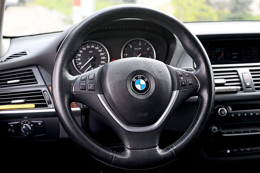 BMW X5 II E70 з пробігом: золота підвіска, моторні пристрасті та надія на б/в запчастини