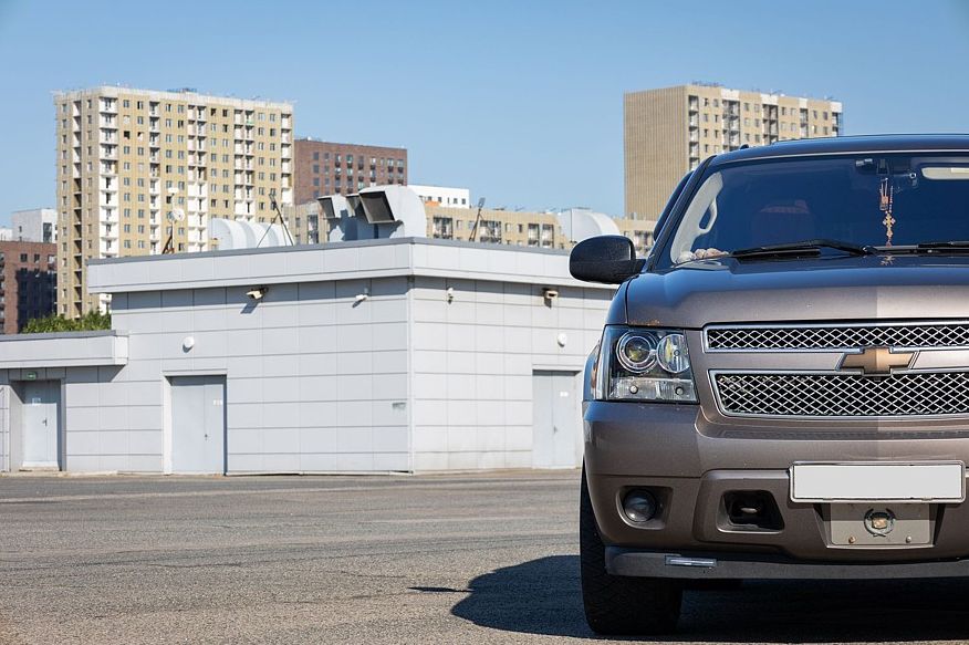 Chevrolet Tahoe III (GMT920) з пробігом: надскладні передні крила і ніжний номер рами