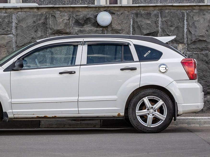 Dodge Caliber з пробігом: криві кузови безаварійних машин і наскрізна корозія