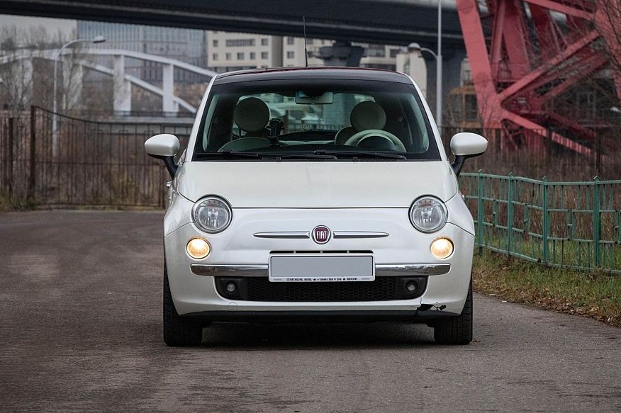 Fiat 500 з пробігом: ризик наскрізної корозії через бруд і вода в салоні з кондиціонера