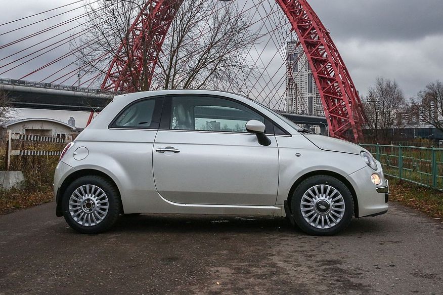 Fiat 500 з пробігом: ризик наскрізної корозії через бруд і вода в салоні з кондиціонера