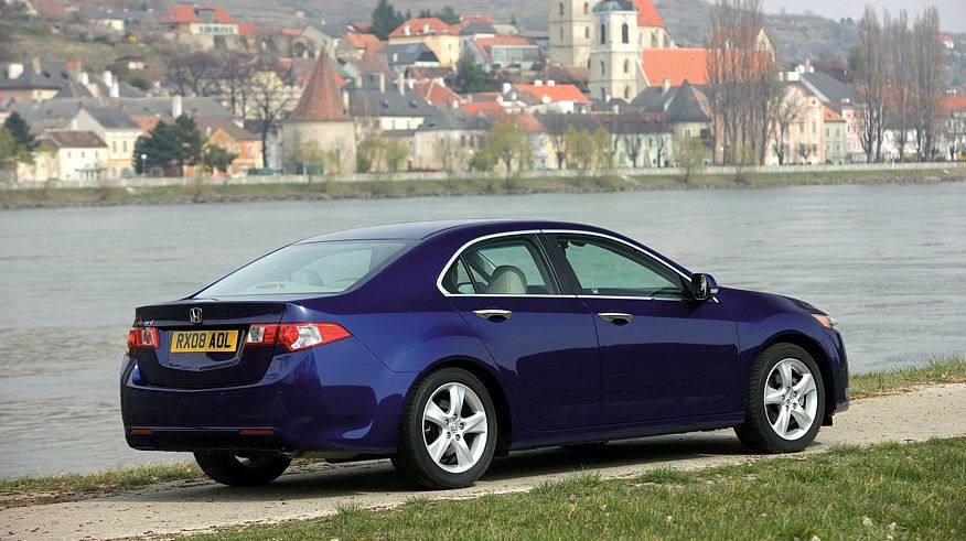 Honda Accord VIII з пробігом: решітка радіатора на цвяхах і концерт рульової колонки