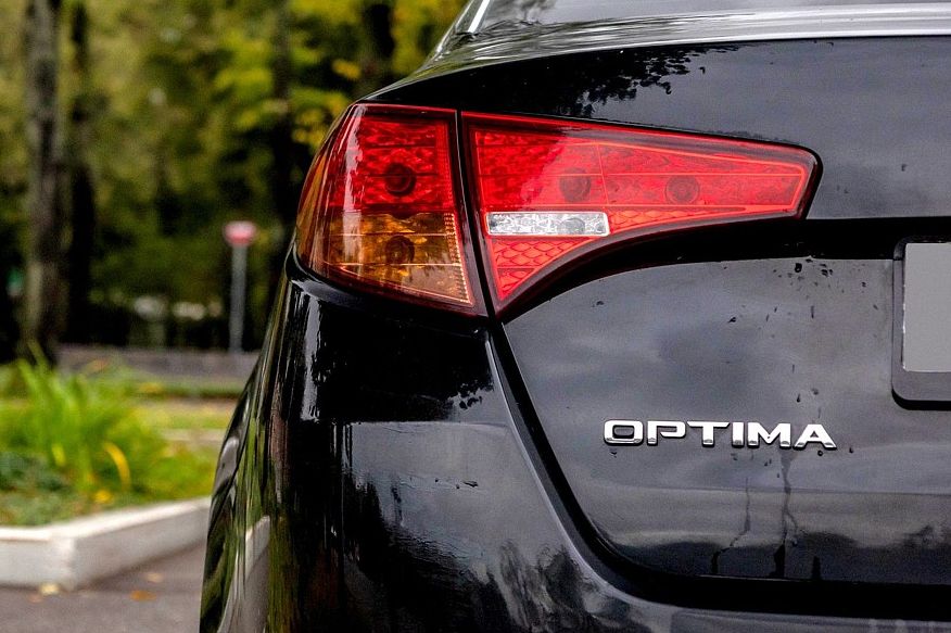 KIA Optima III (TF): плюс надійна електрика і охайна зовнішність, мінус іржа всередині