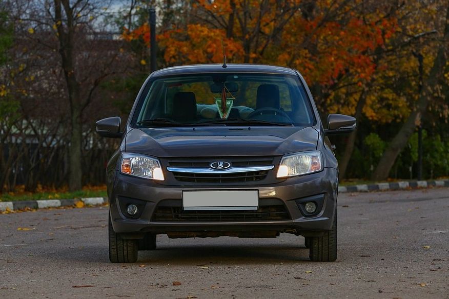 Lada Granta з пробігом: АМТ проти гідромеханіки, 8V проти 16V та ідеальна ходова