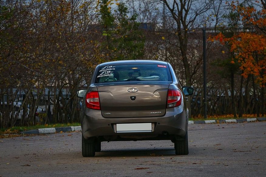 Lada Granta з пробігом: АМТ проти гідромеханіки, 8V проти 16V та ідеальна ходова