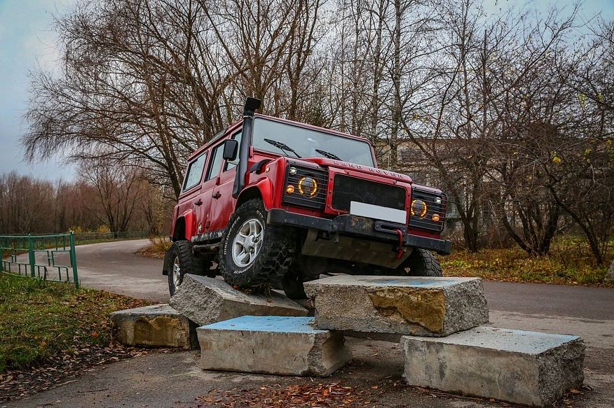 Land Rover Defender з пробігом: гальма бояться води, а мотор 2,2 гине через маслонасос