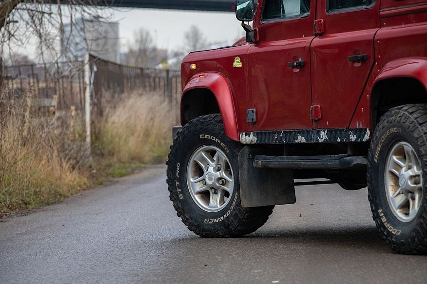 Land Rover Defender з пробігом: кузов негерметичний, алюміній гниє, зате електрика проста