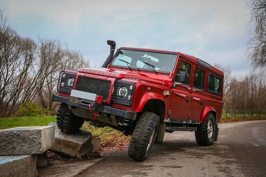 Land Rover Defender з пробігом: кузов негерметичний, алюміній гниє, зате електрика проста