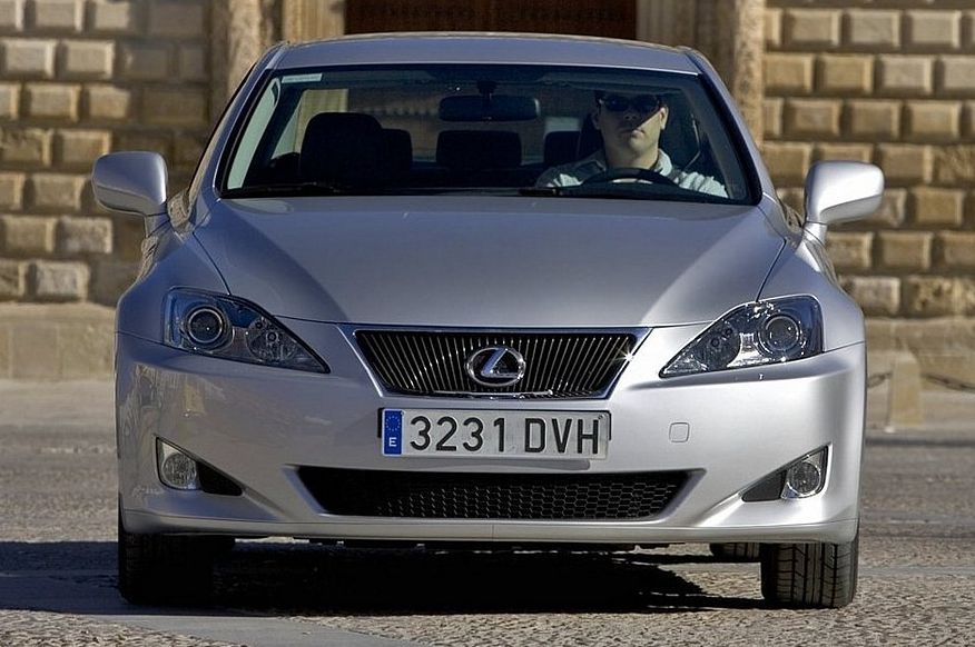 Lexus IS ll з пробігом: болгаркою по підвісці, зварюванням по генератору