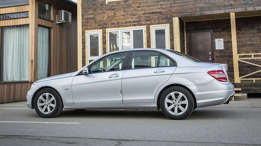 Mercedes-Benz C-Klasse W204 з пробігом: тонке ЛФП, бідний салон і підступний блокіратор керма