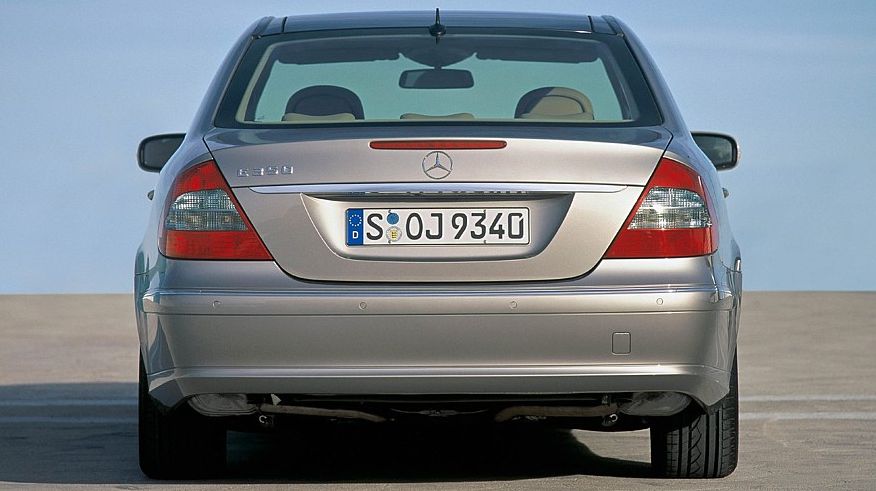 Mercedes-Benz E-Klasse W211 з пробігом: неоцинкований кузов і занадто розумні гальма