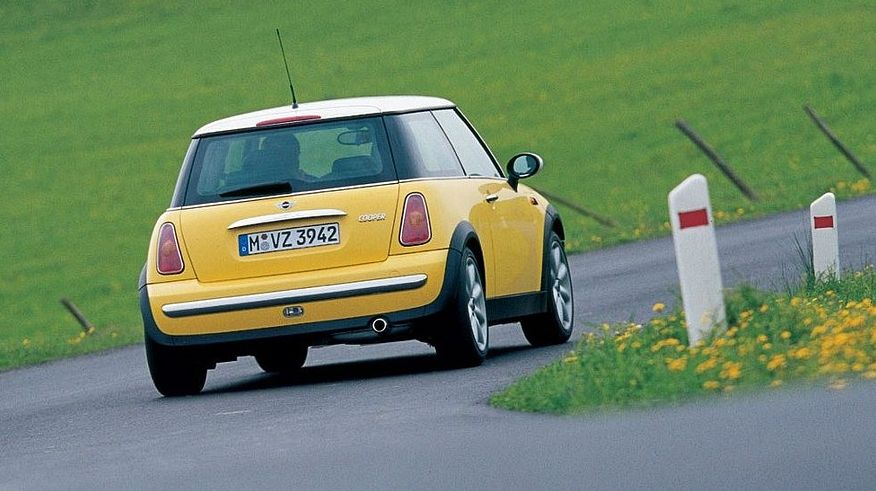 Mini Hatch R50 з пробігом: протікання задніх дверей і картонна стеля