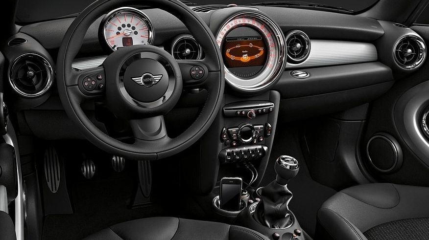 Mini Hatch R56 з пробігом: корозія під капотом і швидка смерть ксенону