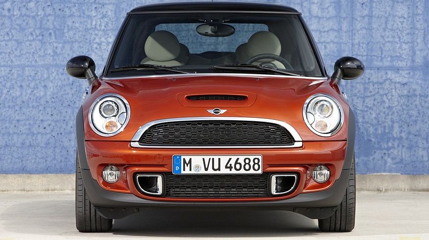 Mini Hatch R56 з пробігом: корозія під капотом і швидка смерть ксенону