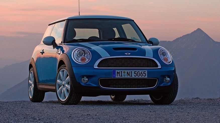 Mini Hatch R56 з пробігом: корозія під капотом і швидка смерть ксенону