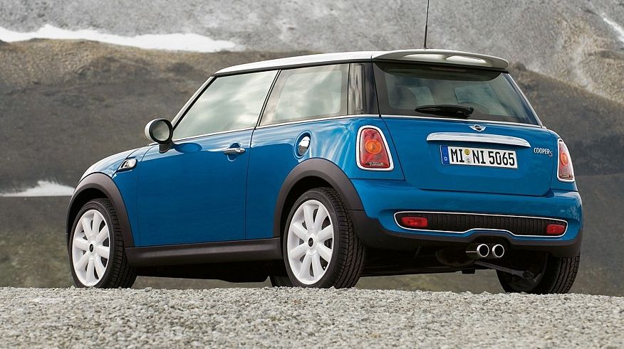 Mini Hatch R56 з пробігом: корозія під капотом і швидка смерть ксенону