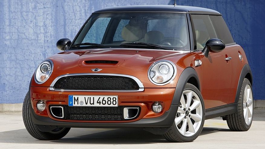 Mini Hatch R56 з пробігом: корозія під капотом і швидка смерть ксенону