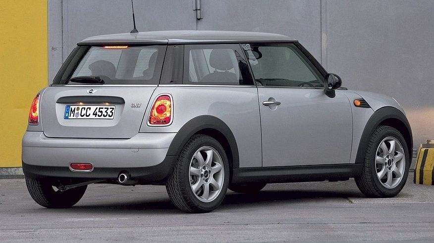 Mini Hatch R56 з пробігом: корозія під капотом і швидка смерть ксенону