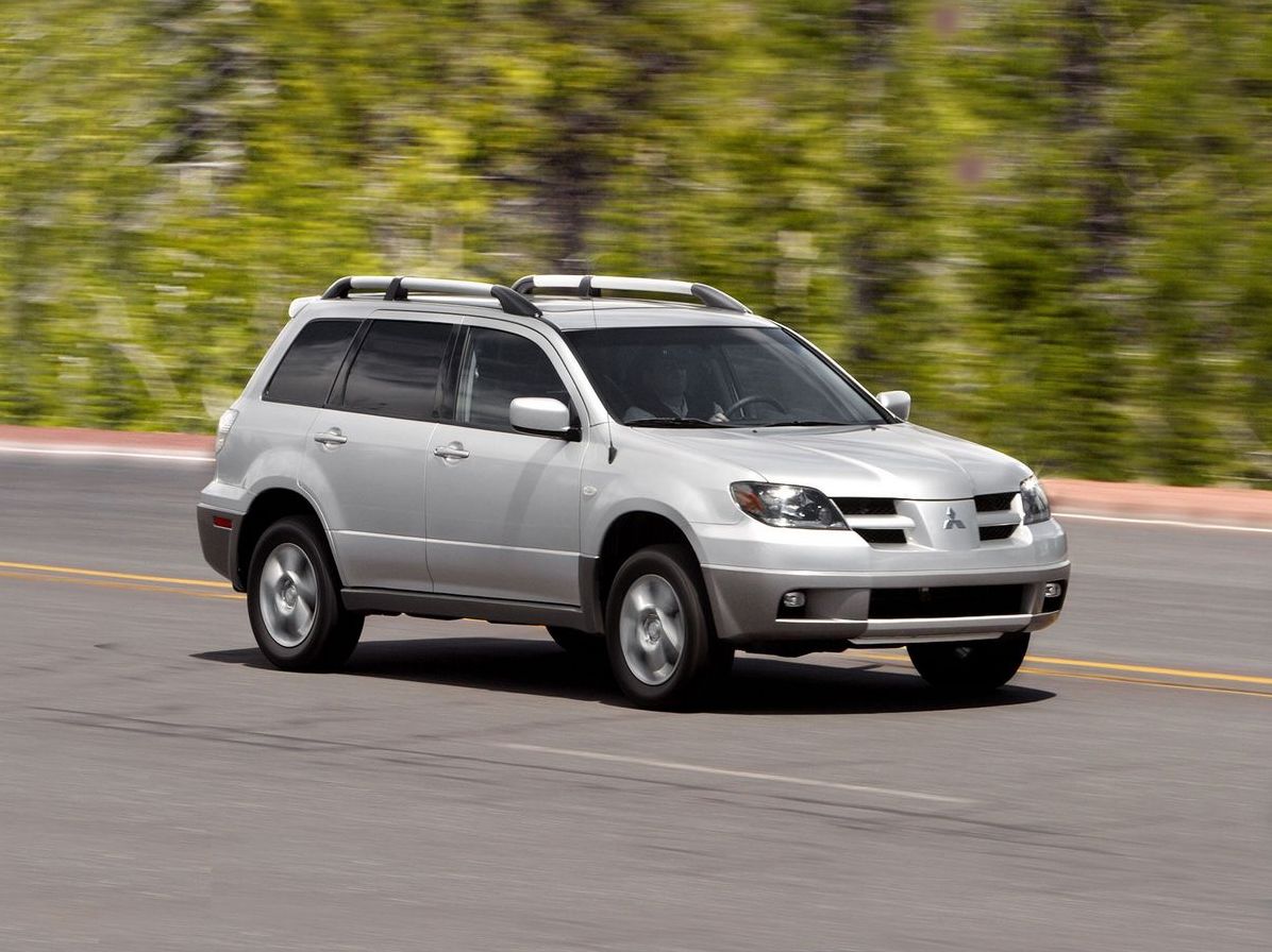 Mitsubishi Outlander l з пробігом: автомати для пенсіонерів і мотори для стрітрейсерів