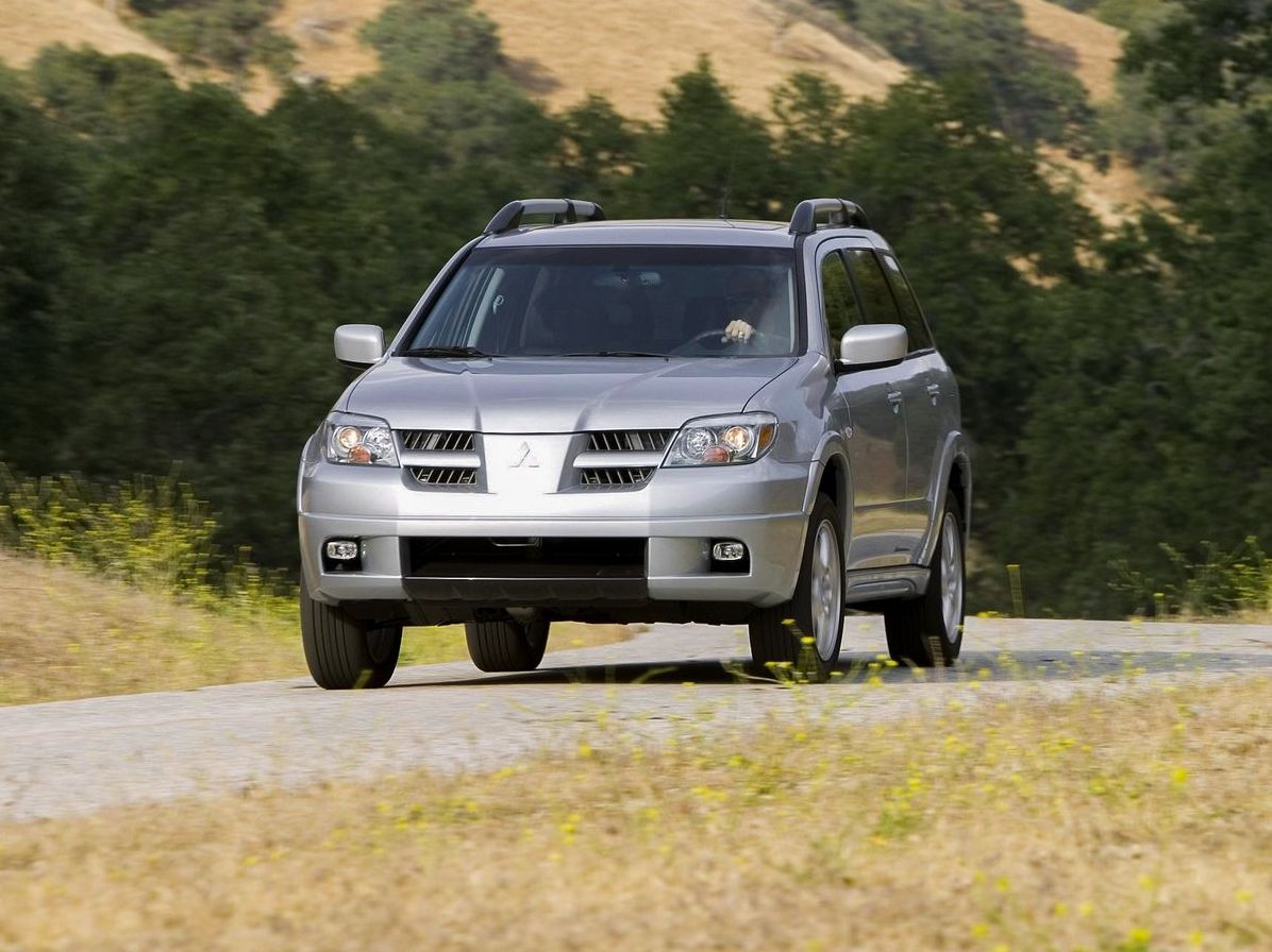 Mitsubishi Outlander l з пробігом: кузов розвалюється мовчки, а салон - зі скрипами