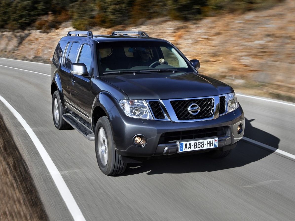 Nissan Pathfinder R51 з пробігом: криві рами і колеса, що відлітають