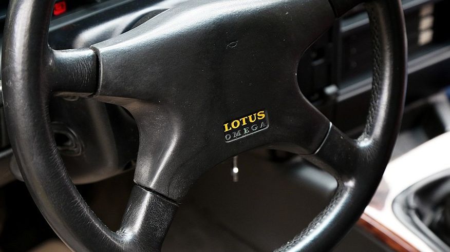 Opel, який обігнав Ferrari: досвід експлуатації суперкара Lotus Omega