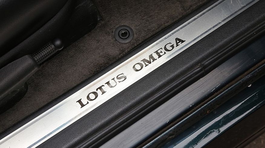 Opel, який обігнав Ferrari: досвід експлуатації суперкара Lotus Omega