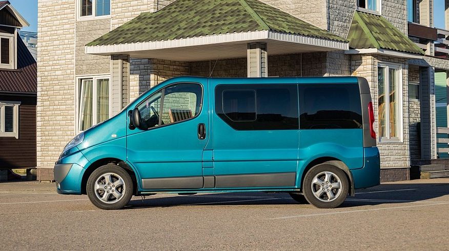 Renault Trafic II і Opel Vivaro I з пробігом: де шукати наскрізну корозію і чому не гріє пічка