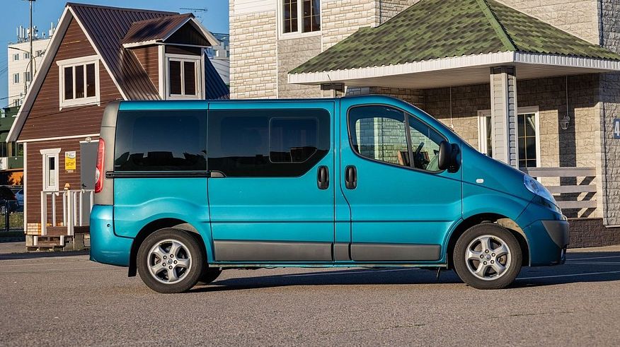 Renault Trafic II і Opel Vivaro I з пробігом: де шукати наскрізну корозію і чому не гріє пічка