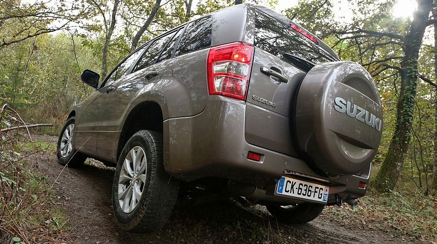 Suzuki Grand Vitara III з пробігом: важіль, що втрачає шарові, і озеро в салоні