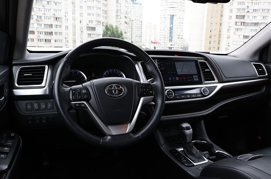 Toyota Highlander III (XU50) з пробігом: хороші гальма з розбирання і автомат про запас