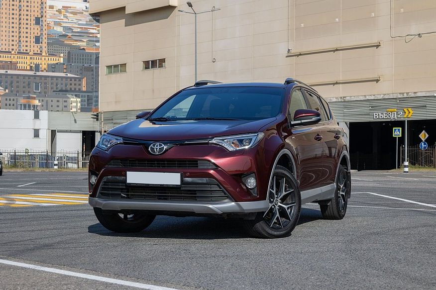 Toyota RAV4 IV (XA40) з пробігом: дизель від BMW, дешевий варіатор і маточини-витратники