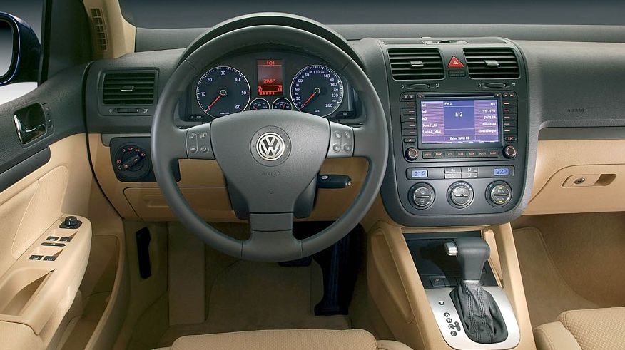 Volkswagen Golf V з пробігом: злий жарт оцинковки і той самий Вася