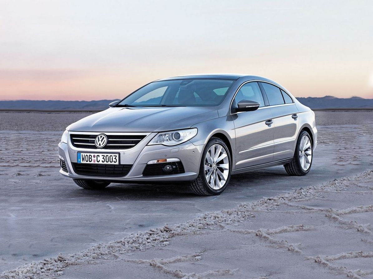 Volkswagen Passat CC I з пробігом: принади безрамкових дверей і кермо, що не крутиться