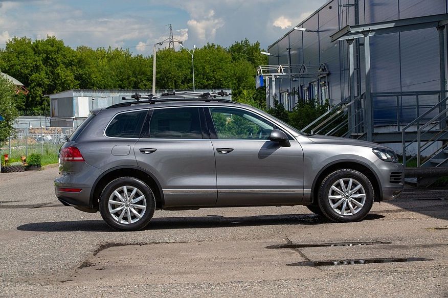 Volkswagen Touareg II (7P) з пробігом: електрика поки тримається, а корозія вже почалася