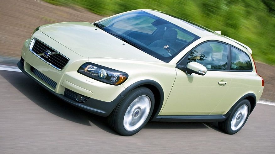 Volvo C30 з пробігом: невдала механіка та плаваючі холості оберти