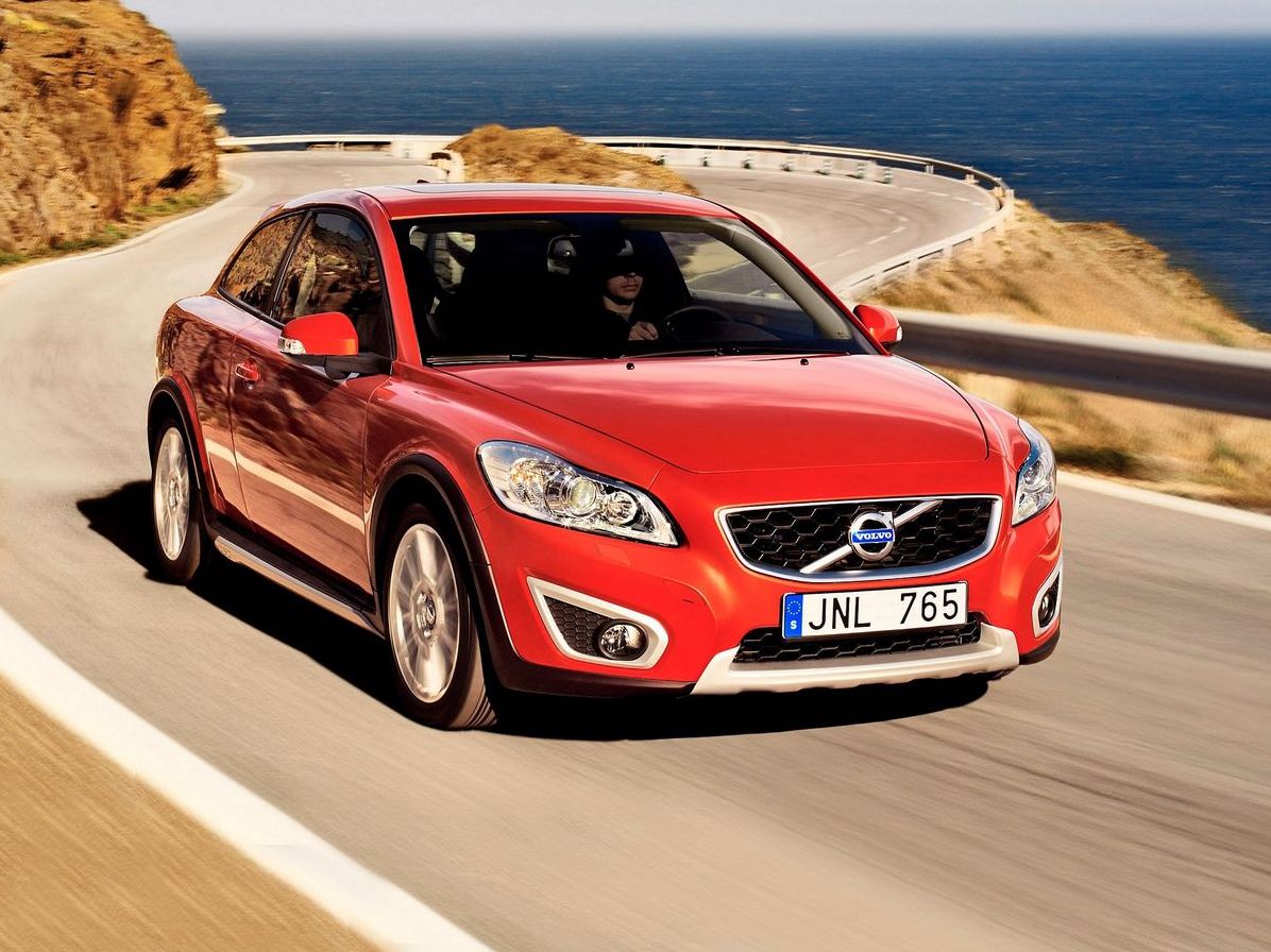 Volvo C30 з пробігом: невдала механіка та плаваючі холості оберти