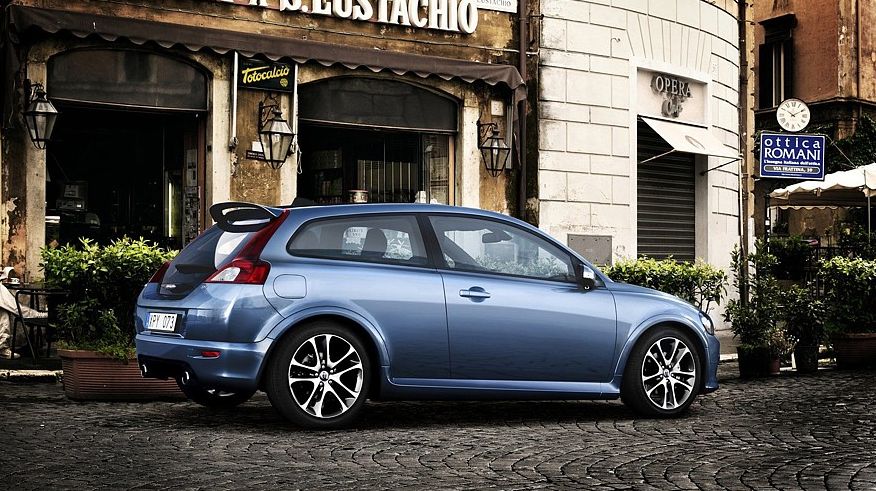 Volvo C30 з пробігом: «сліпі» фари та підшипники, що гинуть у воді