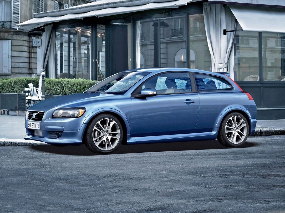 Volvo C30 з пробігом: «сліпі» фари та підшипники, що гинуть у воді