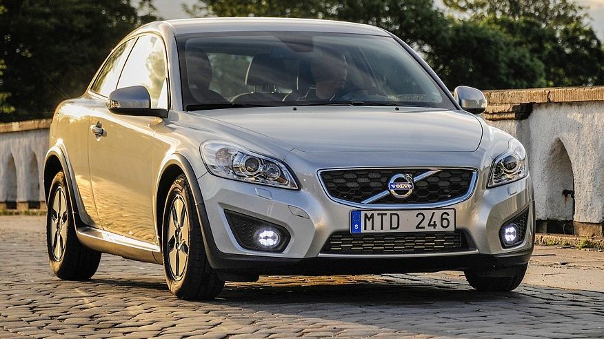 Volvo C30 з пробігом: «сліпі» фари та підшипники, що гинуть у воді