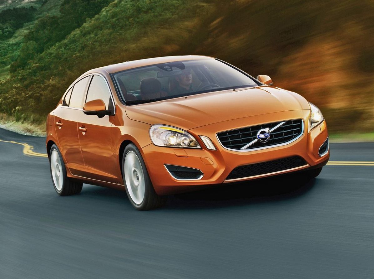 Volvo S60 II з пробігом: дорога оптика і проблемна електрика