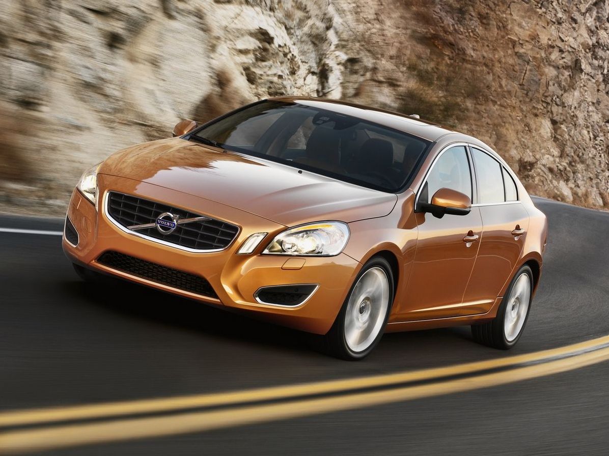 Volvo S60 II з пробігом: проблеми коробки-робота і мінуси високого форсування